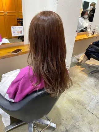 セミロング カラー MIOベージュカラー 柔らかいカラーのヘアスタイル