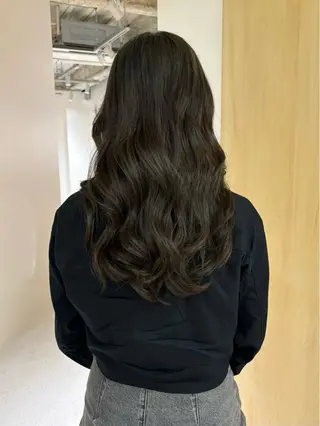 セミロング カラー 菱田 愛果のヘアスタイル