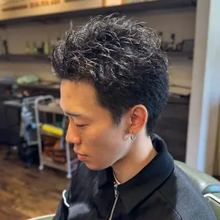 ショート パーマ メンズ 久保 貴大のヘアスタイル