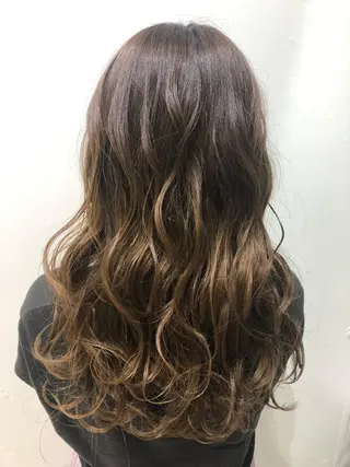 ロング カラー エクステ／インナー カラー 礒野朱里のヘアスタイル