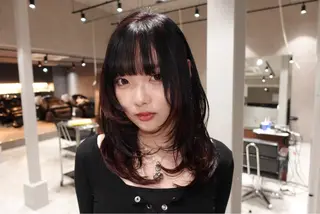 セミロング isseiハイトーン /韓国レイヤーのヘアスタイル