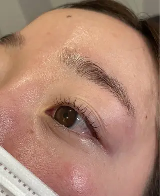 マツエク・マツパ cure所属・井上 真里奈のヘアスタイル