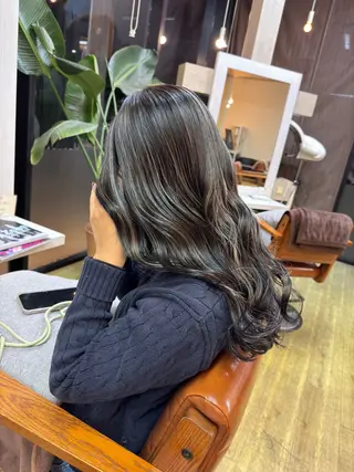 ロング カラー ハイライトカラー✨ グレージュ✨鎌倉光洋のヘアスタイル