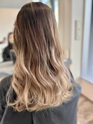 セミロング ブリーチ毛に縮毛矯正 ✨カラー✨山田 正幸のヘアスタイル