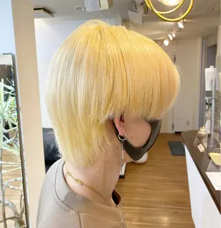 ショート カラー ANKH CROSS 新宿店所属・色ムラ修正の神様 新宿ハイトーンかすみのヘアスタイル