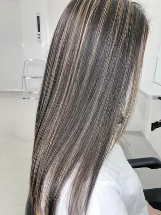ロング カラー ito. ブリーチ/髪質改善のヘアスタイル