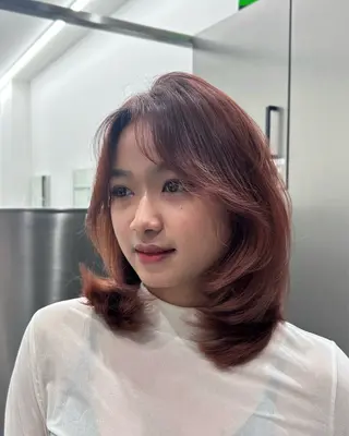 セミロング 大人レイヤー/艶美髪 🇺🇸TOMONAのヘアスタイル