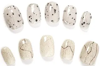 ミディアム ネイル フィルイン、長さ出し 深爪矯正のネイルデザイン