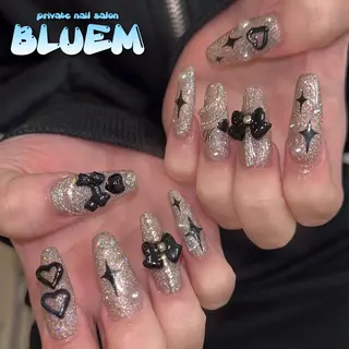 ネイル BLUEM なな🐶のネイルデザイン