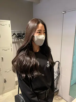 セミロング 寒色＆ブリーチ特化 寒色MiOのヘアスタイル