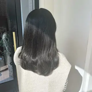 セミロング 安丸 結夏のヘアスタイル