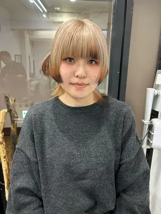 ミディアム Yui. ハイトーン/パーマ/のヘアスタイル