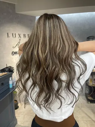 ロング カラー オフホワイトアンドなんば所属・福西 洋斗のヘアスタイル