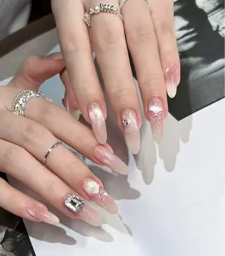 ネイル T. Leeのネイルデザイン