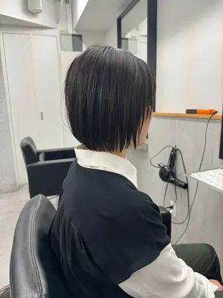 ショート 切りっぱなしボブ レイヤー/縮毛矯正のヘアスタイル