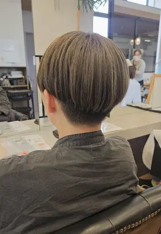 ショート カラー 関口 友菜のヘアスタイル