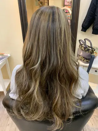 ロング カラー 鶴見 和美のヘアスタイル