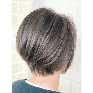 ショート カラー KIZU 髪質改善 怪談を語る美容師のヘアスタイル