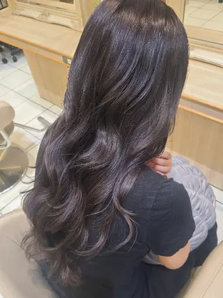 ロング 🖤デザインカラー ︎🤍ERINAのヘアスタイル