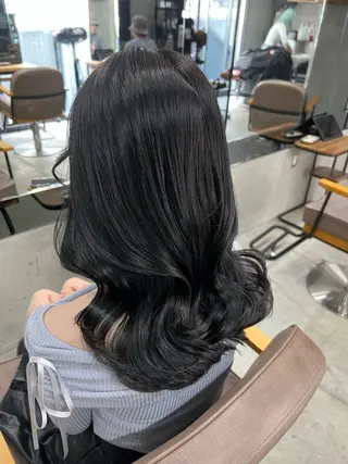 ミディアム maya レイヤーカットのヘアスタイル