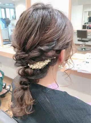 ミディアム ヘアアレンジ GRANLUSSO 〜グランルッソ駅前店所属・木口 嘉美のヘアスタイル