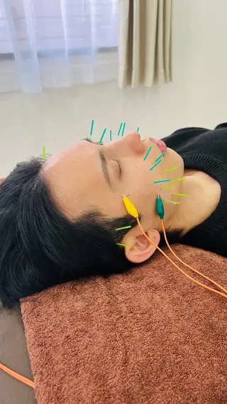 美容鍼×小顔×姿勢× ブライダル整体のエステ・リラクイメージ