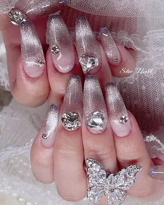 ネイル She   Nail所属・ISA_ BELLAのネイルデザイン