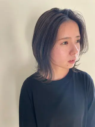 ミディアム カラー 三浦 瑠璃のヘアスタイル