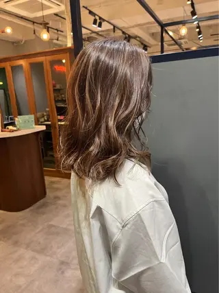 ミディアム 💛艶感ハイトーン/ ブリーチ縮毛💛のヘアスタイル