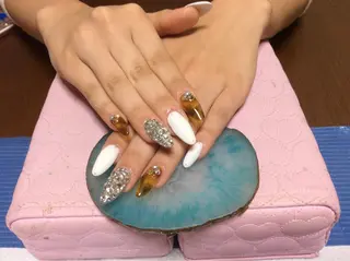 ネイル フラワー ムーンのネイルデザイン