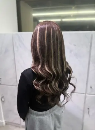 ロング MOMOKA🍑プル エクステ・ハイトーンのヘアスタイル