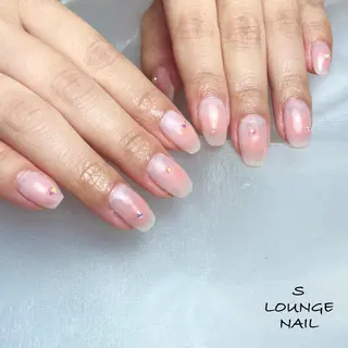 ネイル S LOUNGE NAIL所属・パーツたくさん🍓 SUMIのネイルデザイン