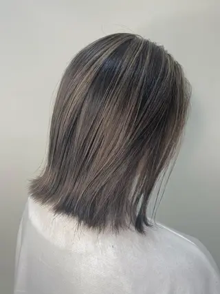 ミディアム カラー fand AKANE のヘアスタイル