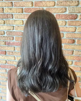 ロング カラー 林 美佑のヘアスタイル