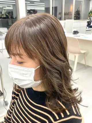 ロング カラー 松村 友里圭のヘアスタイル