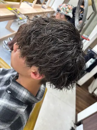 ショート パーマ メンズ 峯 渉人のヘアスタイル