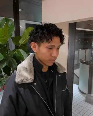 パーマ メンズ RONND   Weg所属・海瑠万／メンズパーマ ／ブリーチ／フェードのヘアスタイル