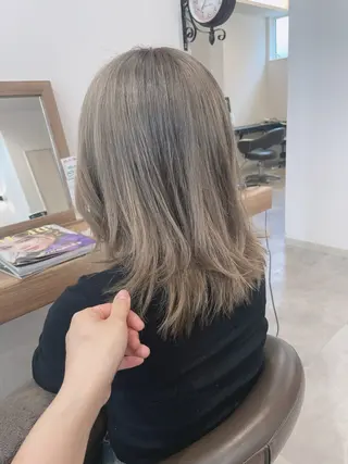 ミディアム カラー no4ナチュラル戸祭所属・山越 美裕樹のヘアスタイル