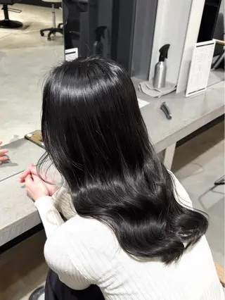 セミロング ハイトーン／ レイヤー／ボブのヘアスタイル