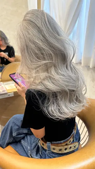 ロング カラー 荻野 峻輔/レイヤー /透明感カラーのヘアスタイル