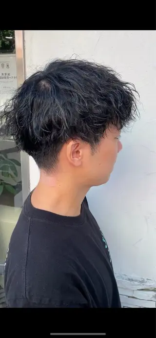 ショート パーマ メンズ 岡本 優希のヘアスタイル