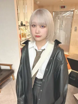 ショート カラー ウルフとハイトーン みっちー✂️のヘアスタイル