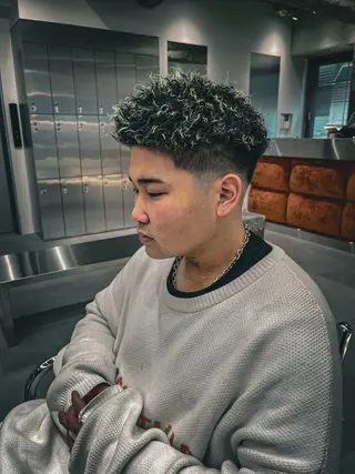 ショート メンズ soen所属・⚡メンズパーマフ ェードカットTomyのヘアスタイル