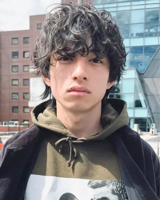 ショート カラー パーマ ヘアアレンジ メンズ fifth所属・センターパート／マッ シュ／パーマ　あさみのヘアスタイル