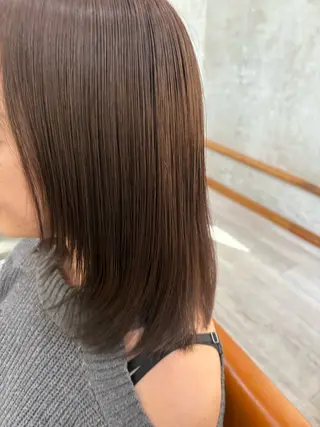 ミディアム カラー iru所属・Shiina シイナのヘアスタイル