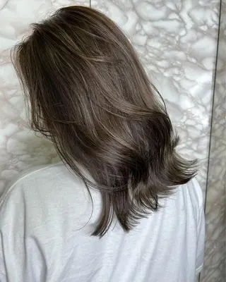 ロング カラー 🕊️レイヤーカット 透明感カラー GOのヘアスタイル