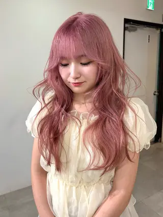 ロング カラー mizuki/ピンク ベージュ.レイヤーのヘアスタイル