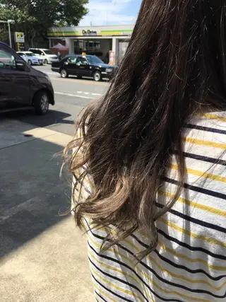 セミロング カラー パーマ 白髪ぼかしハイライト 柳川拓哉のヘアスタイル