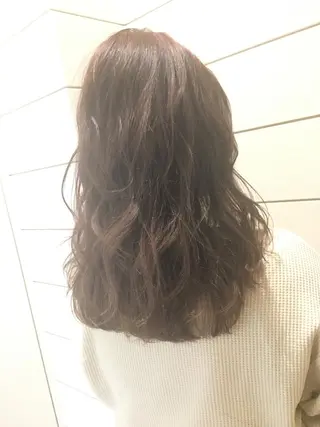 ロング カラー 鍵山 千秋のヘアスタイル