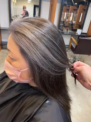 カラー 手塚 由佳のヘアスタイル